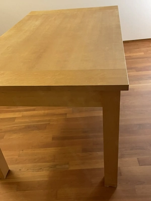 Massiver Holztisch Bild 2