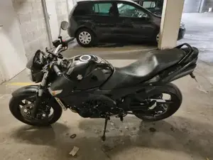 Suzuki GSR 600 Motorrad - Naked Bike Bild 2