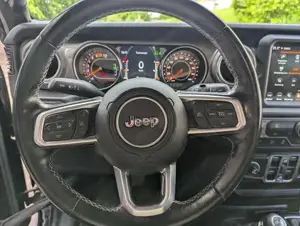 Jeep Wrangler Unlimited 2.0 GME Sahara 4 4 Aut.   272 PS   8-fach bereift Bild 9