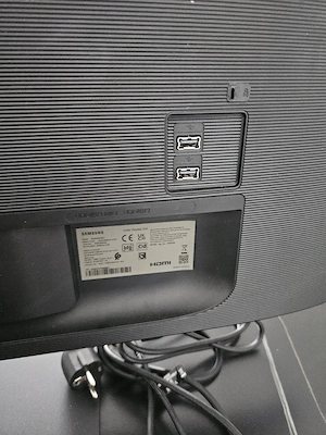 Samsung Monitor Smart 32 Zoll + Fernbedienung Bild 2