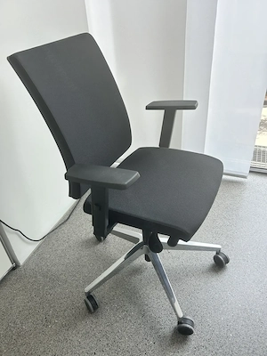 Büroauflösung   diverse Möbel zu verkaufen