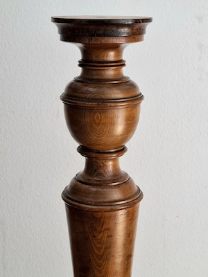 Schöne sehr alte Säule aus Buchenholz | Vintage Bild 3