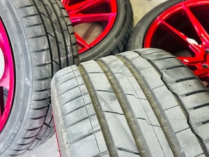 Japan Racing JR21 Blood Red 19 Zoll 5x120 BMW F-Serie Neuwertig mit Hankook Reifen Bild 2