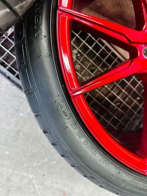 Japan Racing JR21 Blood Red 19 Zoll 5x120 BMW F-Serie Neuwertig mit Hankook Reifen Bild 7