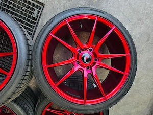 Japan Racing JR21 Blood Red 19 Zoll 5x120 BMW F-Serie Neuwertig mit Hankook Reifen Bild 10