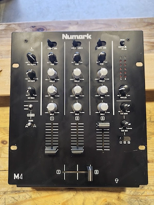 Numark M4   3-Kanal DJ Mixer