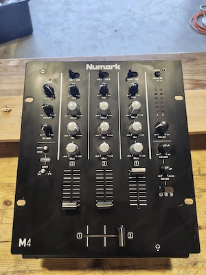 Numark M4   3-Kanal DJ Mixer Bild 2