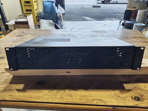 Behringer KM760   PA Endstufe   Verstärker Bild 3