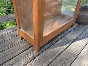 vitrine aus glas und holz Bild 2