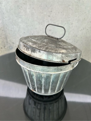 Antike Puddingform aus Blech 1900er Jahre