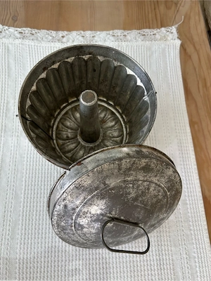Antike Puddingform aus Blech 1900er Jahre Bild 3