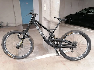 Neuwertiges downhill rabbit bike np4500euro Bild 2