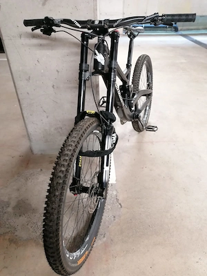 Neuwertiges downhill rabbit bike np4500euro