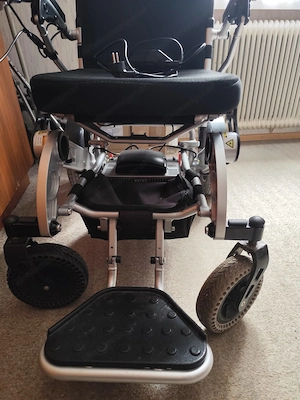 FreedomChair FDC A08L Elektro-Rollstuhl   3 Akkus   Pflegesteuerung   faltbar Bild 2