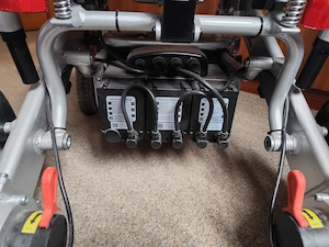 FreedomChair FDC A08L Elektro-Rollstuhl   3 Akkus   Pflegesteuerung   faltbar Bild 4