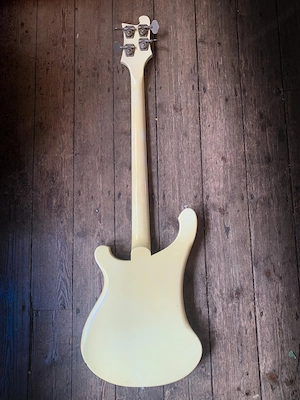 Rickenbacker 4001 Bass in weißer Ausführung  Bild 4