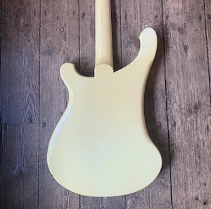 Rickenbacker 4001 Bass in weißer Ausführung  Bild 3