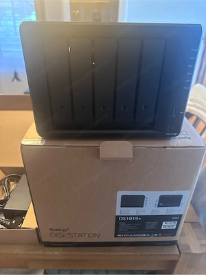Synology NAS 1019+ Bild 2