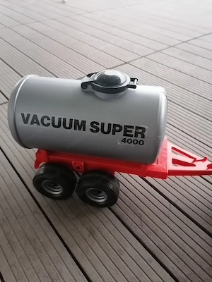 Bruder Traktor Claas mit Güllefass Bild 5
