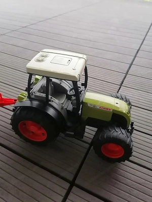 Bruder Traktor Claas mit Güllefass Bild 3