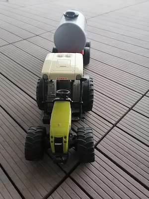 Bruder Traktor Claas mit Güllefass