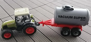 Bruder Traktor Claas mit Güllefass Bild 2