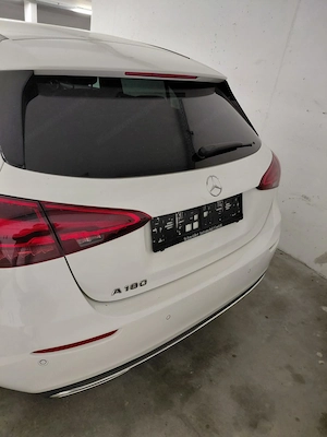 Mercedes Benz A 180 weiss Bild 4