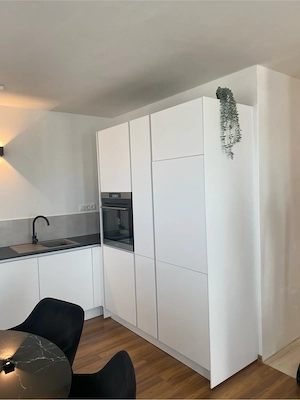 Einbauküche mit sehr guten Geräten zu verkaufen Preis VB Bild 2