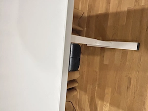 Elektrisch höhenverstellbarer Schreibtisch, 72 bis 122 hoch, Tischplatte 80x150, Steckerleiste Bild 2