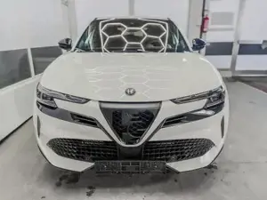 Alfa Romeo Junior Speciale IBRIDA MATRIX ACC KEYLESS NAVI 1.2 E-D... Bild 2