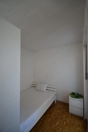 Große helle 1 bzw. 1,5 Zimmer-Wohnung zu vermieten von privat komplett möbliert in Bregenz Bodensee Bild 4