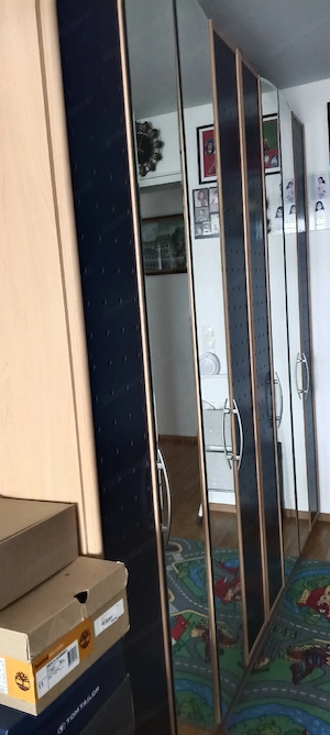 Kleiderschrank  Bild 2
