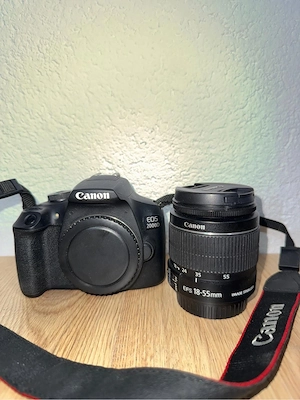 Canon EOS 2000D mit Objektiv