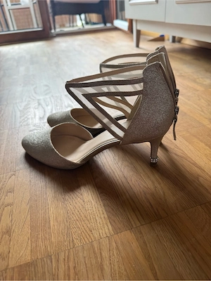 Zwei Schuhe Bild 4