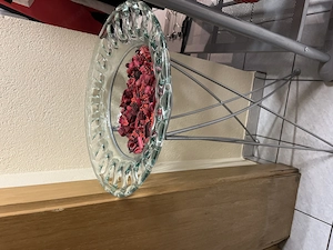Dekoration ständer mit glasschale