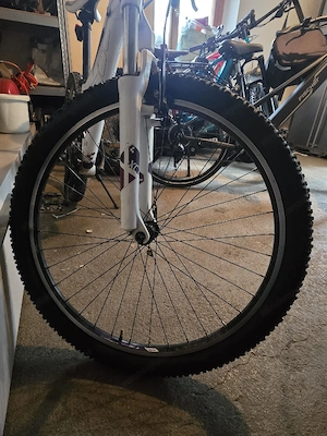 Fahrrad mit 26-Zoll-Rädern  Bild 5