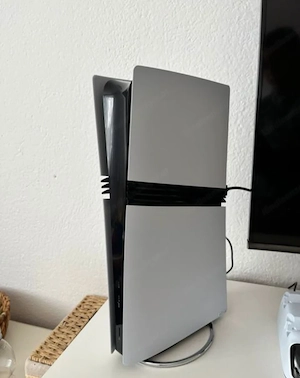 PS 5 Pro top zustand mit 3 jahren garantie & zubehor Bild 4