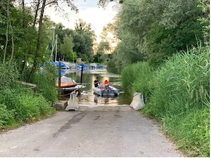 Schlauchboot mit Handtrailer und 6 PS Motor - tolle Gelegenheit