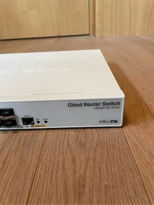 Mikrotik CRS328-24P-4S+ rm Bild 4