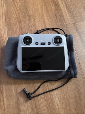 DJI Mini 3 inkl. DJI RC Controller (Display) + Koffer | Top Zustand Bild 2
