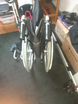 Rollstuhl Meyra Neuwertig mit Bremse Bild 3