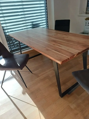Schöner Esstisch Akazie, massiv L174 B90 H76