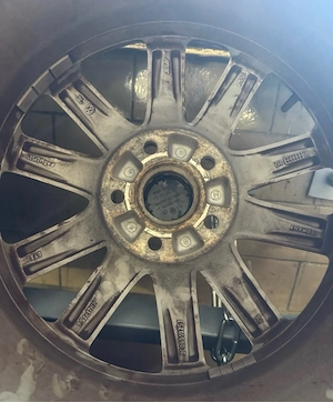 Vw Alufelgen mit Sommerreifen Bild 2