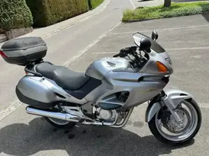 Honda Deauville 650 Bild 4