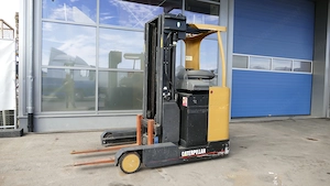 CAT NR20 Stapler Schubmaststapler 2000 Kg mit Freihub Bild 2