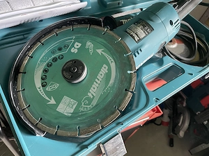 Makita Winkelschleifer 230mm 2.200W GA9020 mit 2 Diamantscheiben und Koffer Bild 5