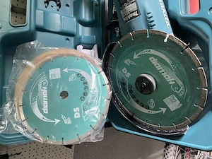 Makita Winkelschleifer 230mm 2.200W GA9020 mit 2 Diamantscheiben und Koffer Bild 6
