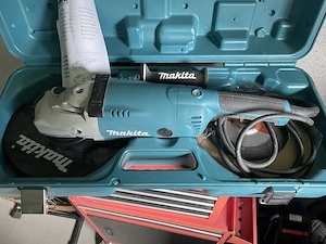Makita Winkelschleifer 230mm 2.200W GA9020 mit 2 Diamantscheiben und Koffer Bild 3