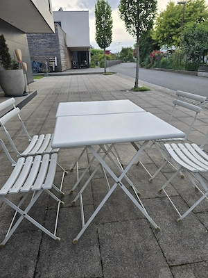 2 tische,4 stühle Bild 2