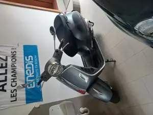 Vespa GTS 300 ABS Bild 2